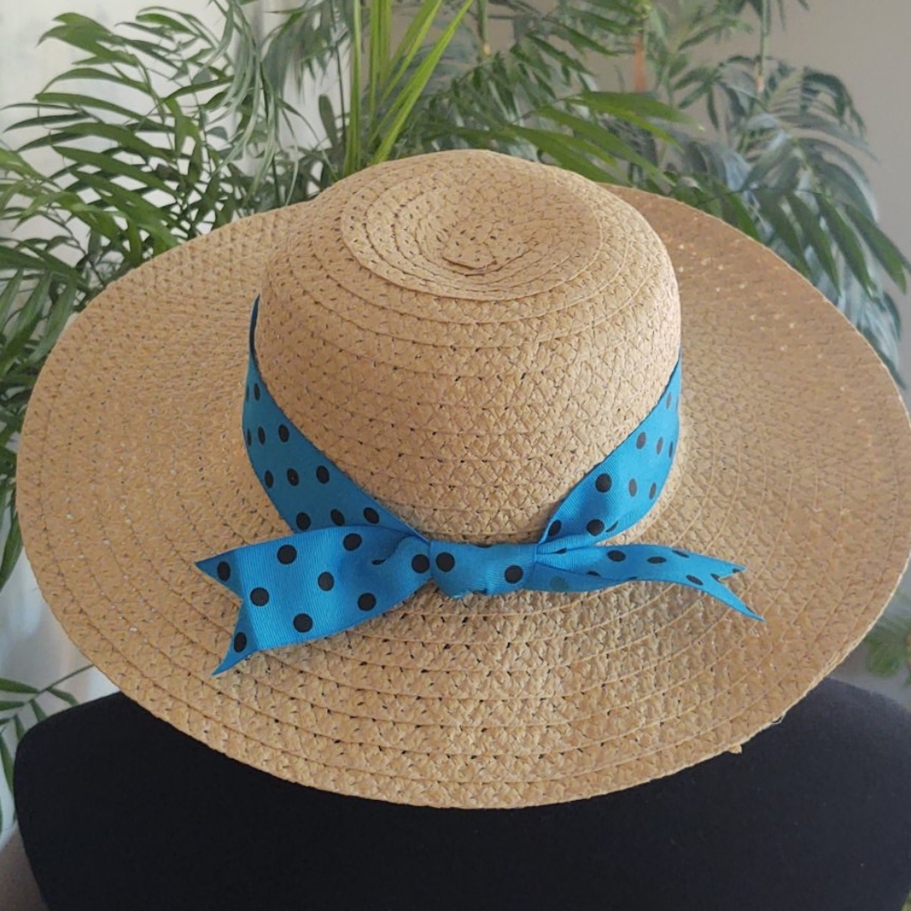 NWOT Max Grey Imported Straw-Style Paper Hat